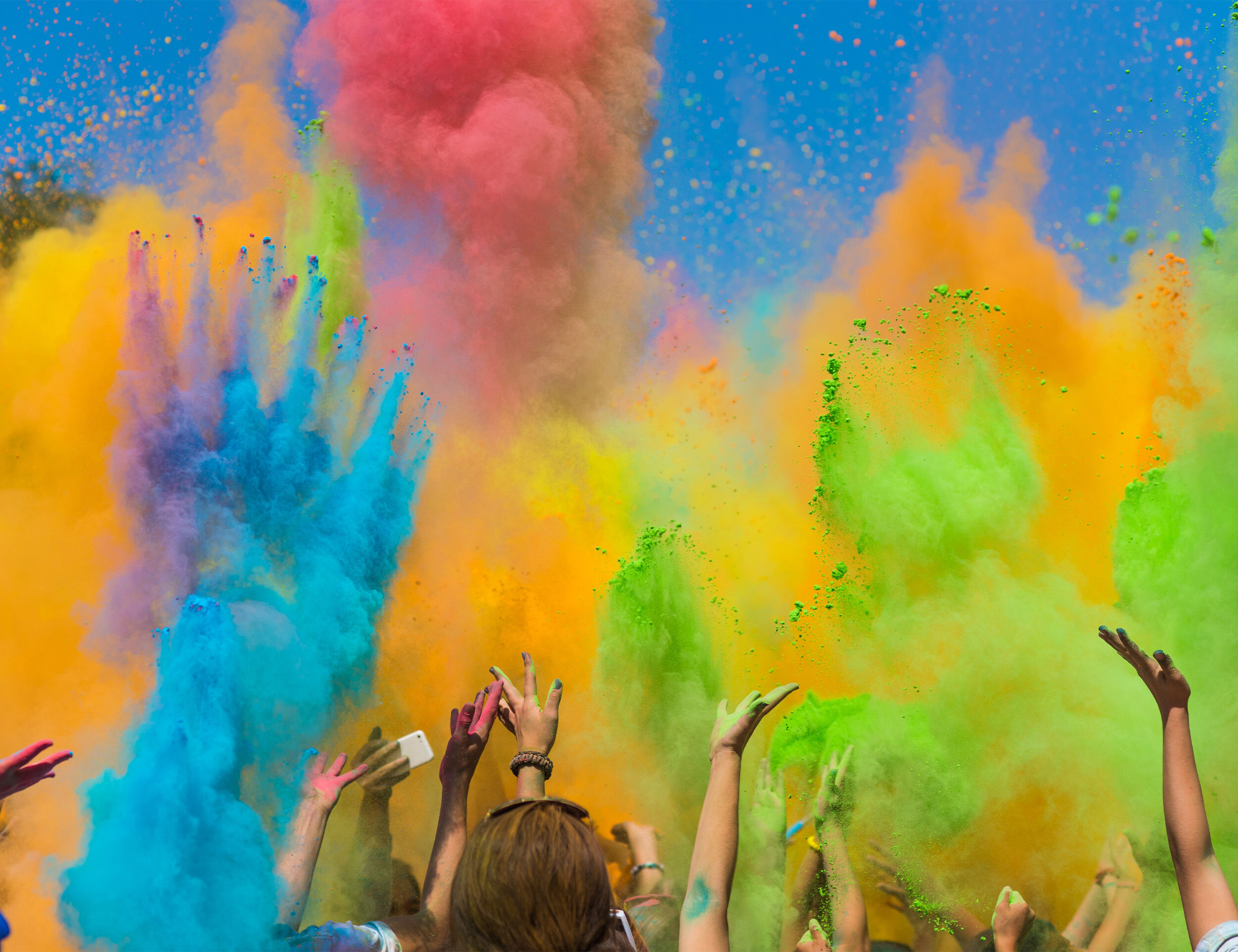 peaople throwing colours in air 
